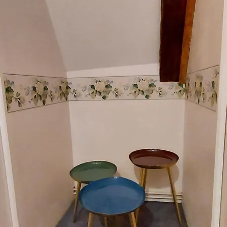 Apartmán En Pleine Nature Cantalienne Et Au Calme Village , Maison Confortable Et Spacieuse Pour 9 Pers *