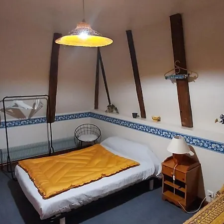 En Pleine Nature Cantalienne Et Au Calme Village , Maison Confortable Et Spacieuse Pour 9 Pers Apartmán