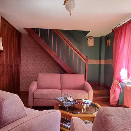 Apartmán En Pleine Nature Cantalienne Et Au Calme Village , Maison Confortable Et Spacieuse Pour 9 Pers Vezels-Roussy