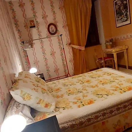 En Pleine Nature Cantalienne Et Au Calme Village , Maison Confortable Et Spacieuse Pour 9 Pers Apartmán *