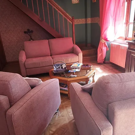 En Pleine Nature Cantalienne Et Au Calme Village , Maison Confortable Et Spacieuse Pour 9 Pers