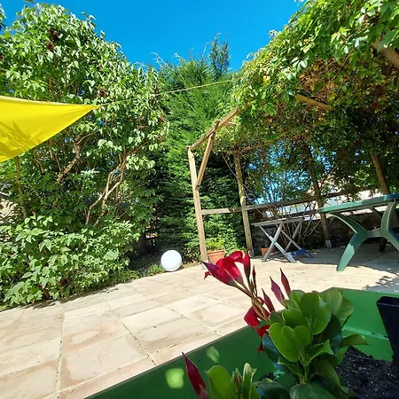 Apartmán En Pleine Nature Cantalienne Et Au Calme Village , Maison Confortable Et Spacieuse Pour 9 Pers Vezels-Roussy